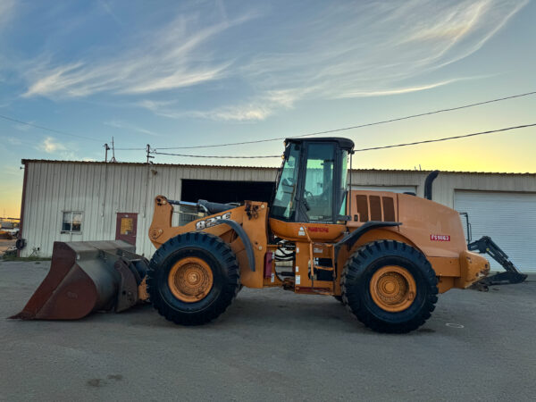 2012 Case 821F Wheel Loader - Image 2