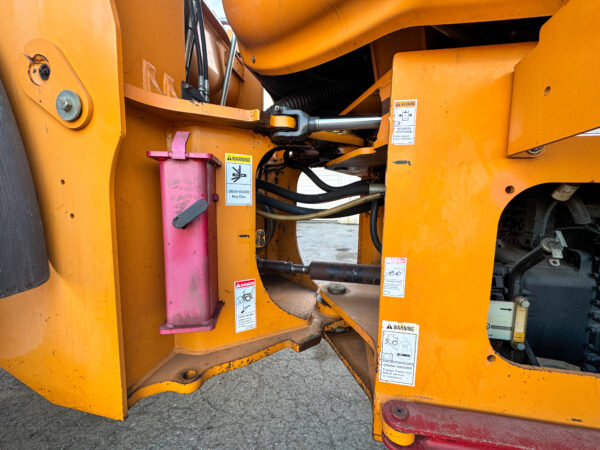 2012 Case 821F Wheel Loader - Image 23